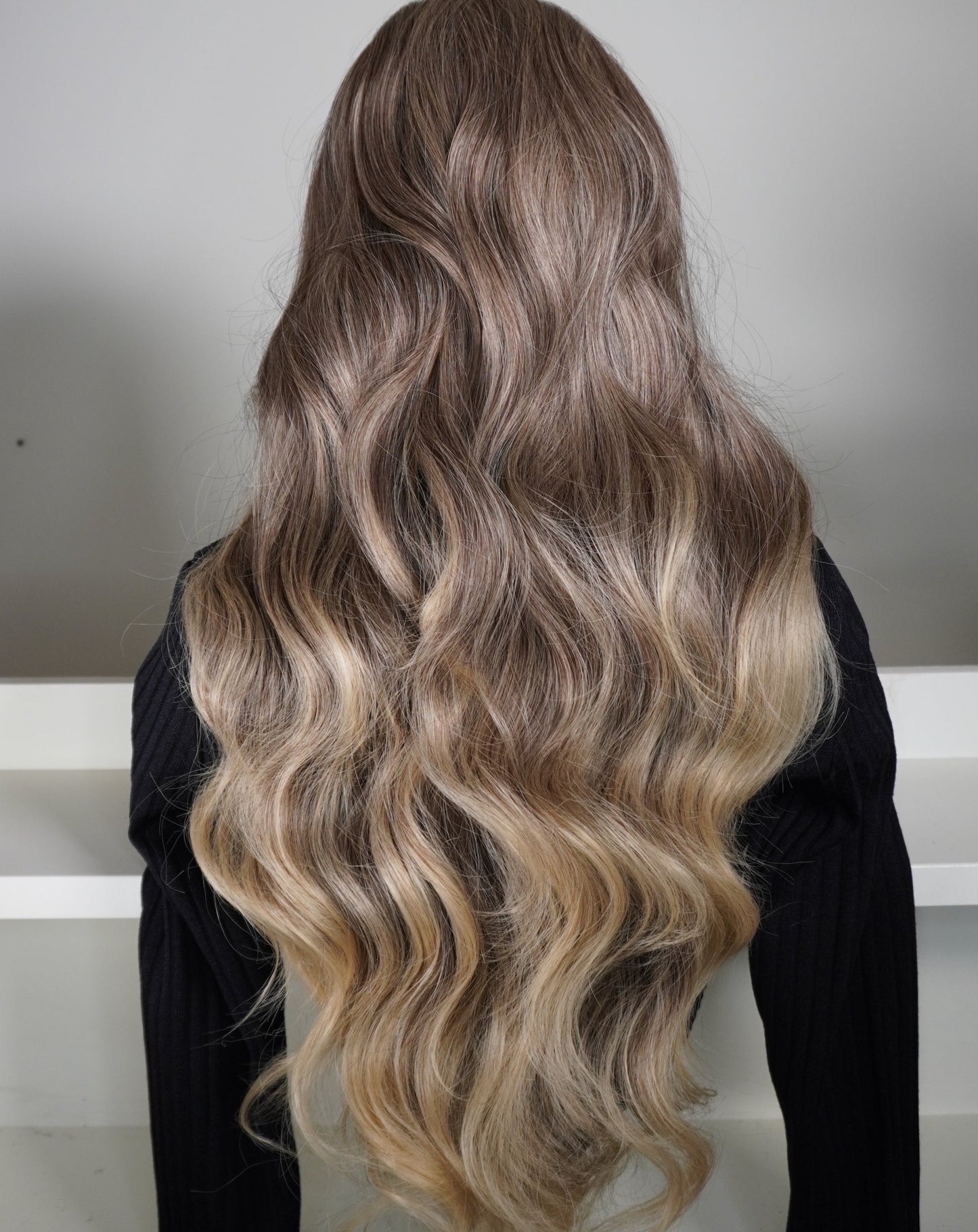 Naturlig gull Balayage syntetisk parykk Kenra