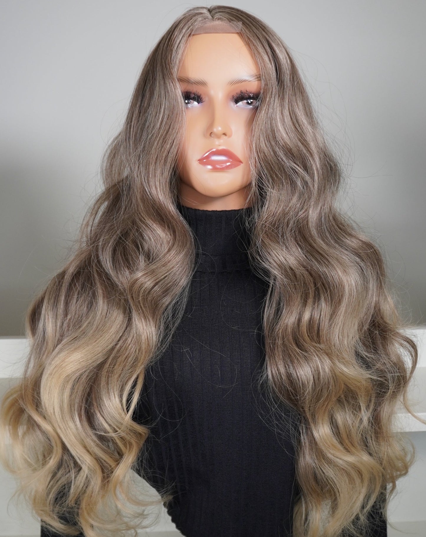 Naturlig gull Balayage syntetisk parykk Kenra